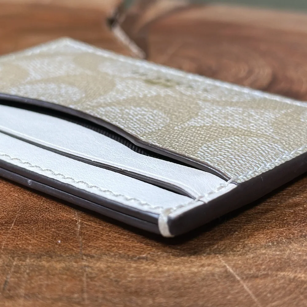 COACH Card Case In Signature and Chalk Leather